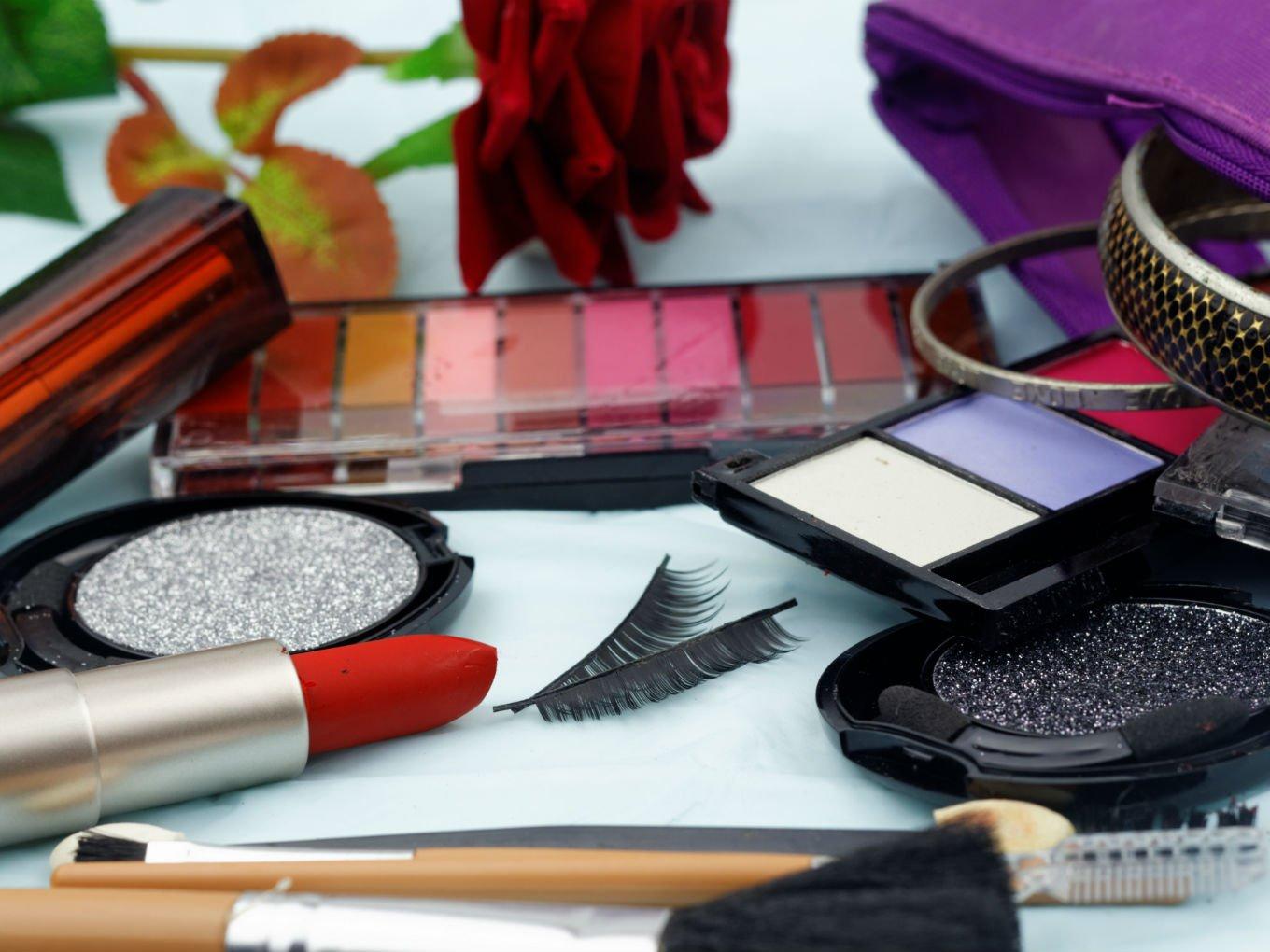 After DCGI Rap, Ecommerce Cos Commit To Prevent Sale Of Fake Cosmetics