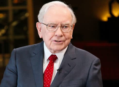 Berkshire Hathaway Execs Start Taking Bets On Amazon: Warren Buffet