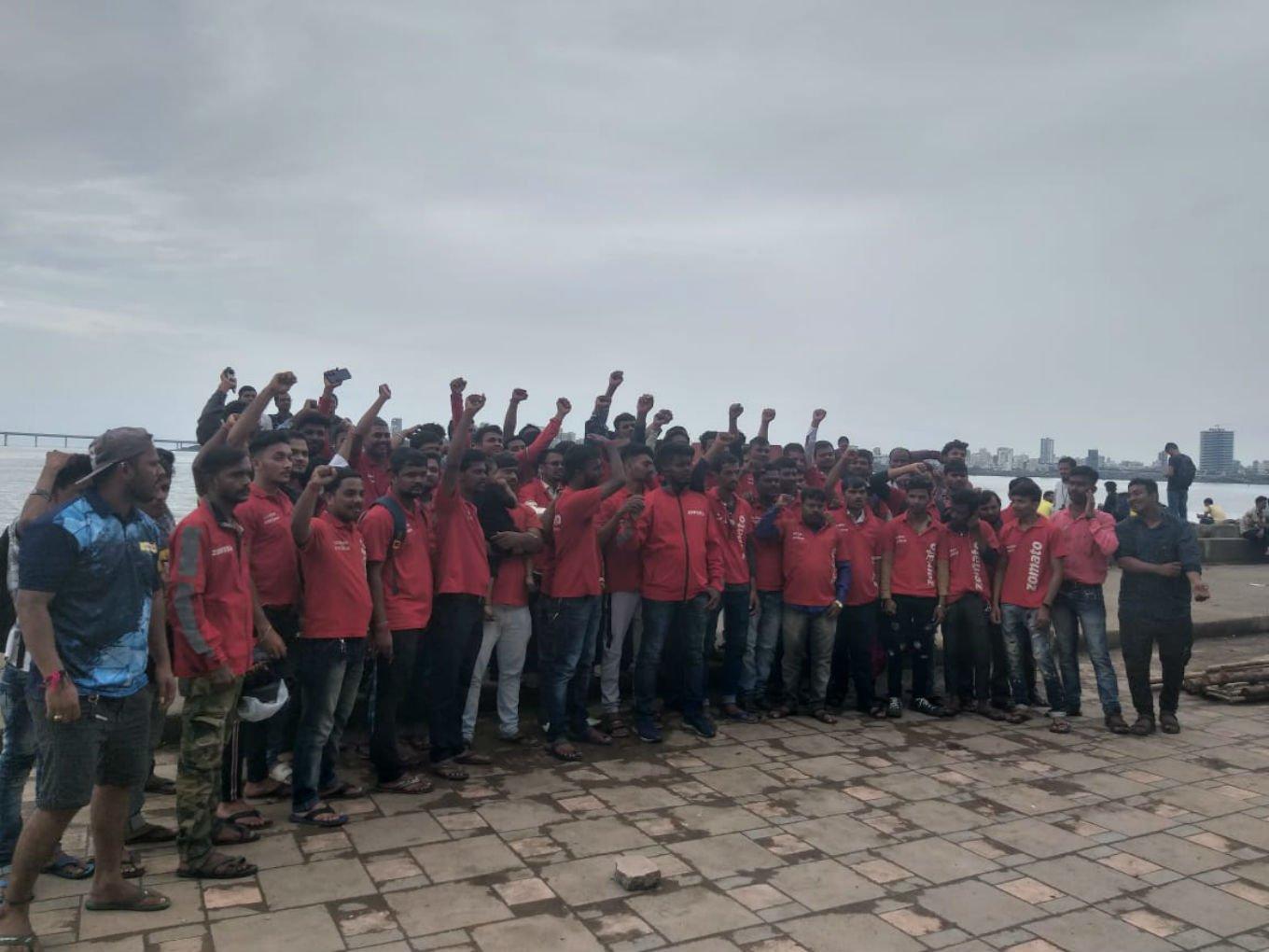 Nearly 6000 Zomato Delivery Partners Protest Against Reduced Incentives