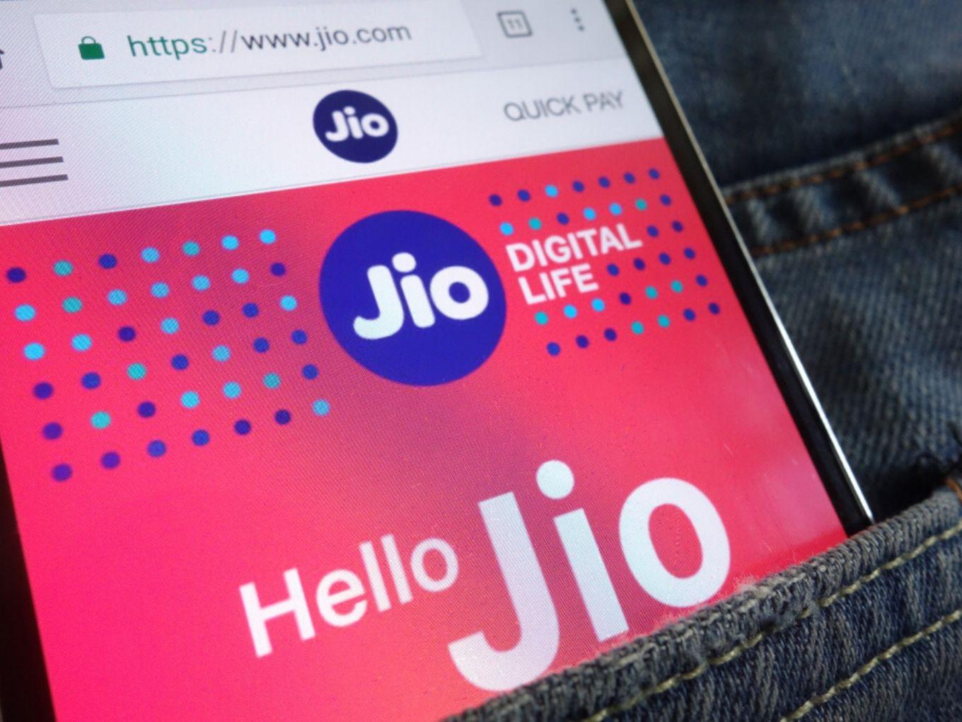 Abu Dhabi State Fund Mubadala In Talks To Invest $1 Bn in Reliance Jio Platforms