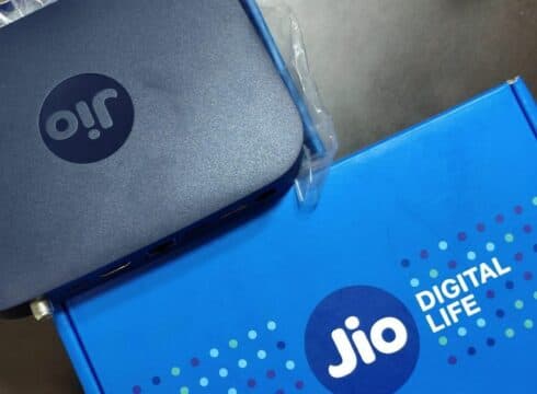 Saudi Arabia, Abu Dhabi Funds Close To Backing Jio Fibre Assets In Mega Deals