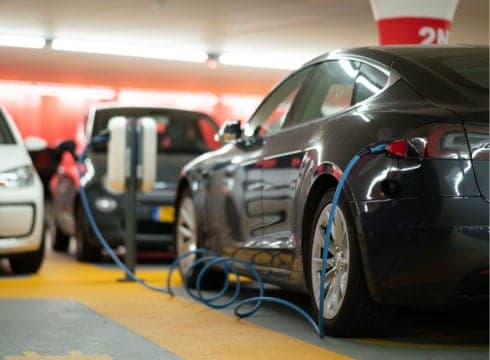 Centre Mulls Cutting Import Tax on Electric Vehicles