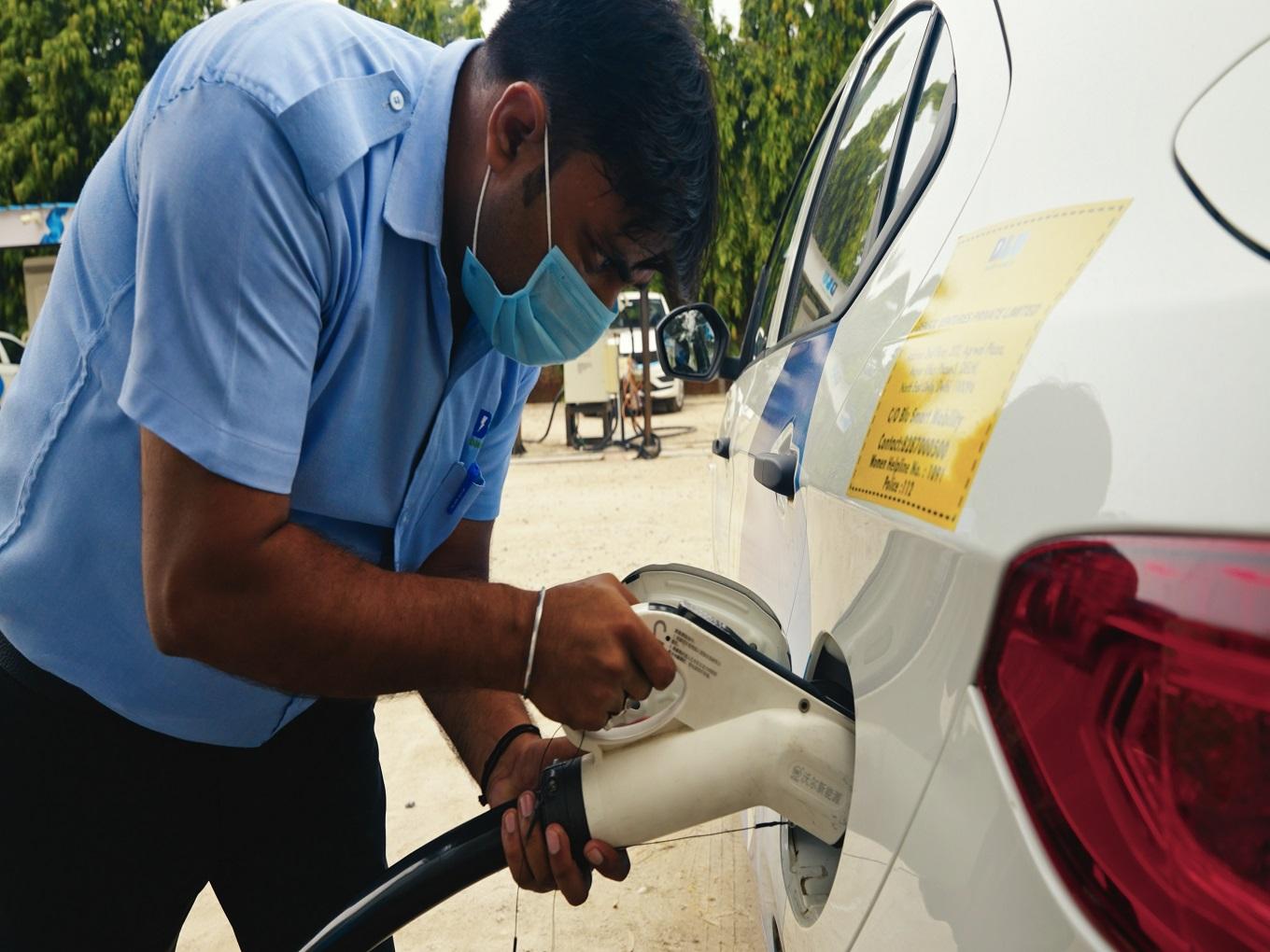 EV Startup BluSmart Bags $25 Mn in Series A From bp Ventures, Mayfield India Fund