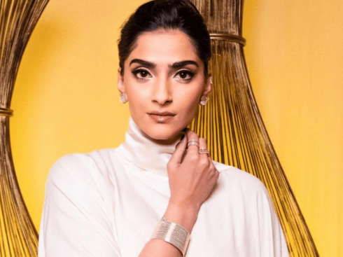 Sonam Kapoor Invests In Gaming Startup Irreverent Labs’ Metaverse Platform ‘MechaFightClub’