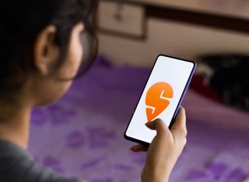 Swiggy Takes On Zomato With 0% Commission Strategy