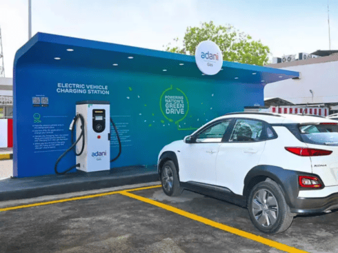 Adani TotalEnergies Partners EV Cab Aggregator Evera To Set Up Charging Infra