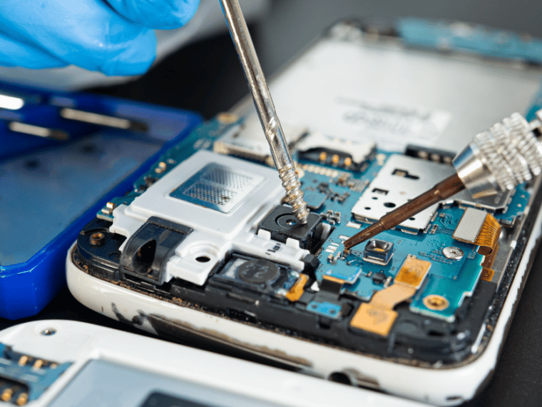 Centre Likely To Slash Import Tariffs For Smartphone Components