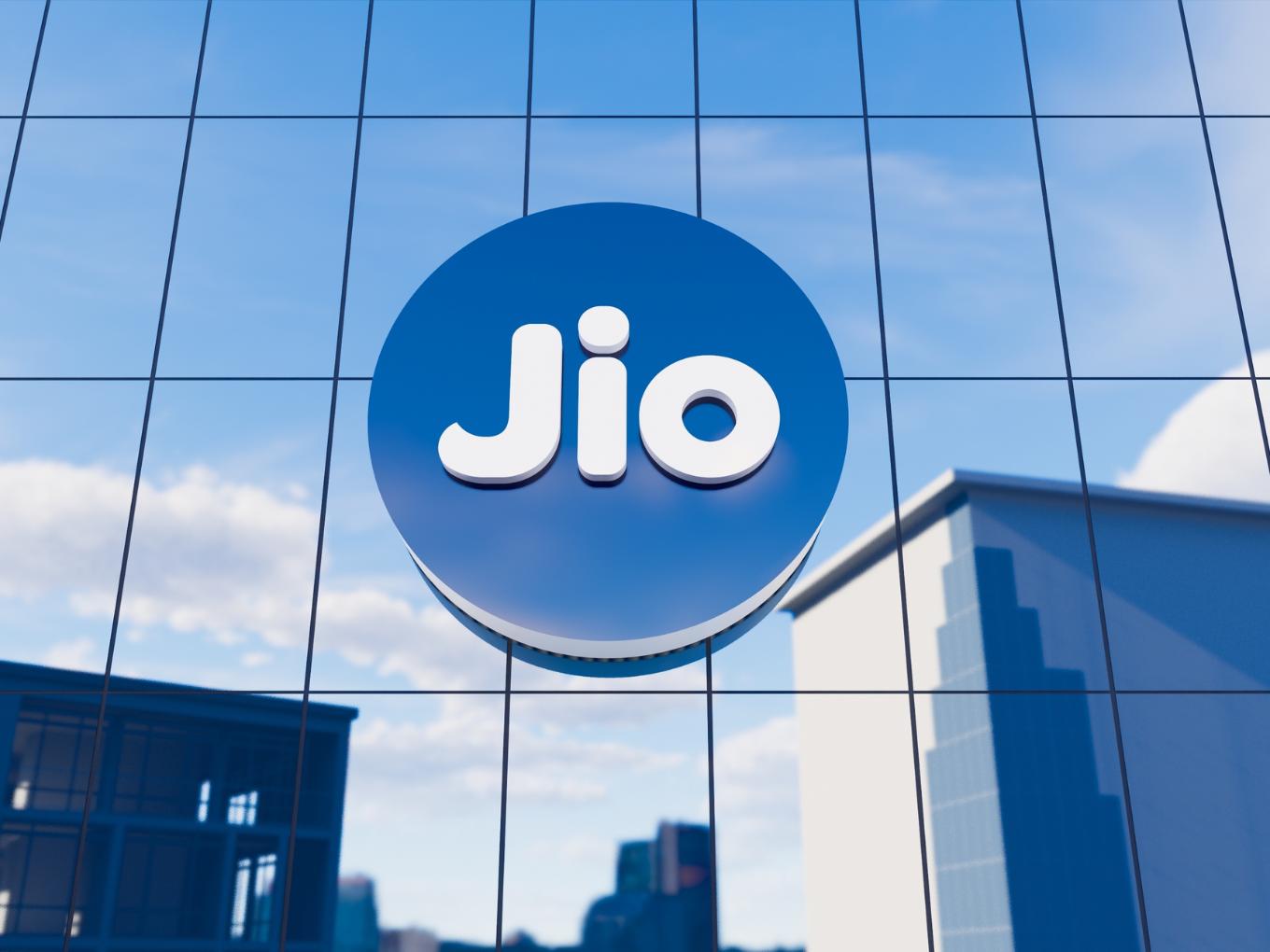 Apple Partners Jio To Bring RCS Messaging To iPhones In India