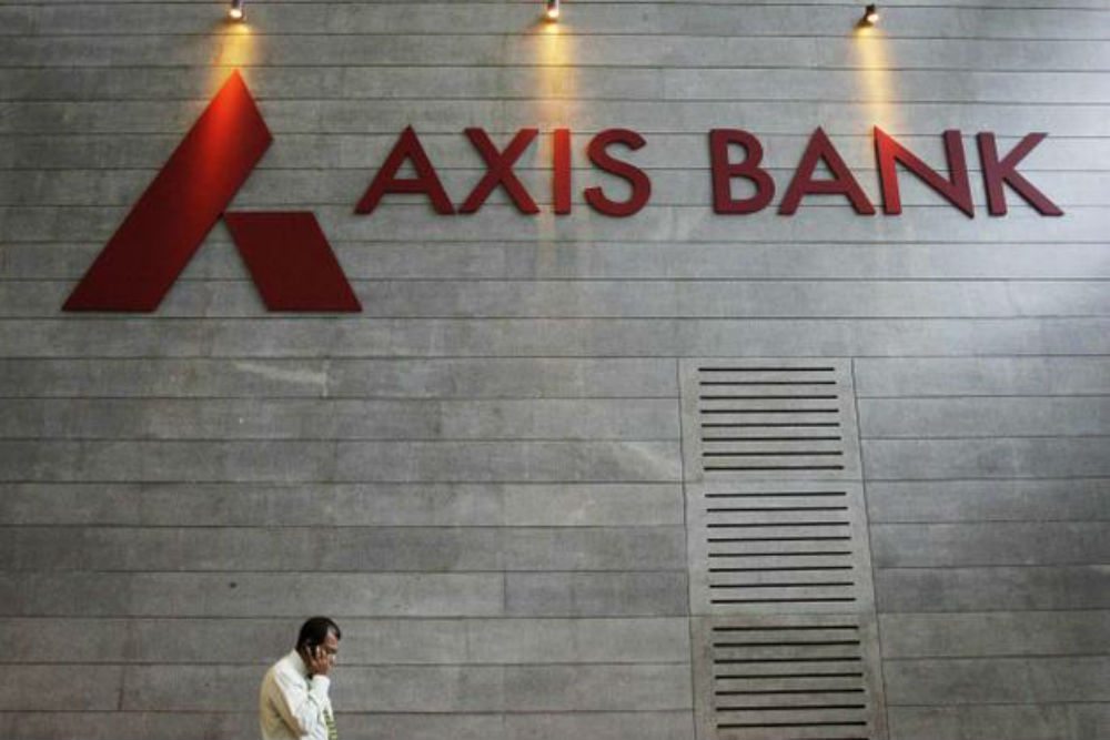axis bank-freecharge-acquisition