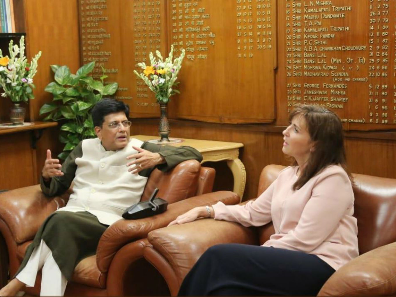 Piyush Goyal Engages With Walmart For Local Sourcing & Made In India