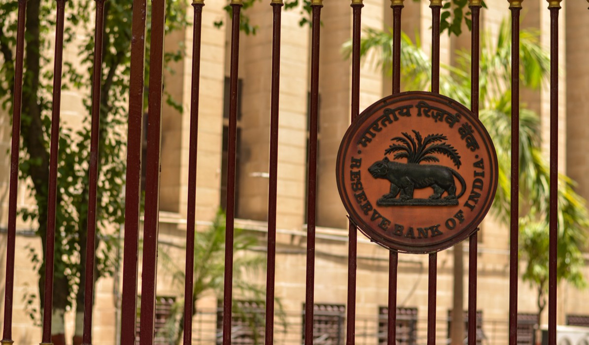 RBI Asks Banks, NBFCs To Stop Sharing Consumer Credit History With Fintech Cos