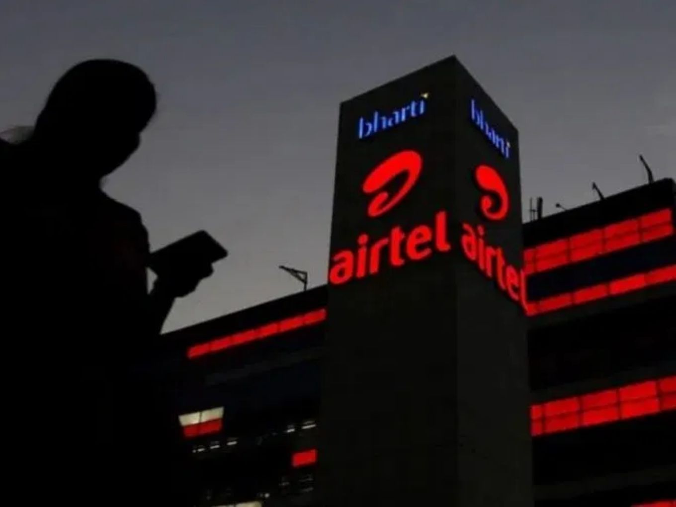 Airtel Seeks Tie-Up With Jio, Others To Solve Network Woes In Lockdown