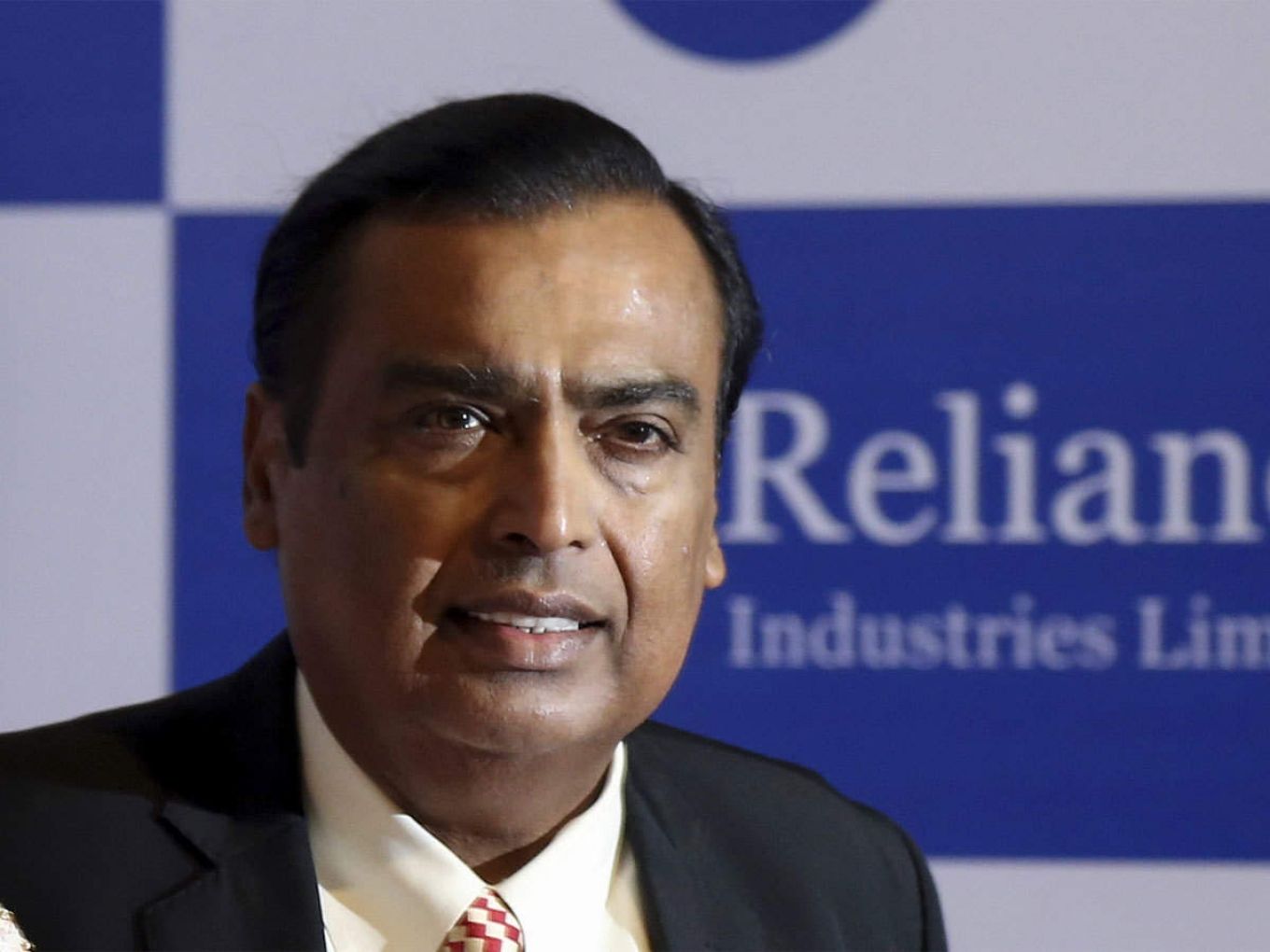 Amazon May Buy 40% Stake In Reliance Retail For $40 Bn