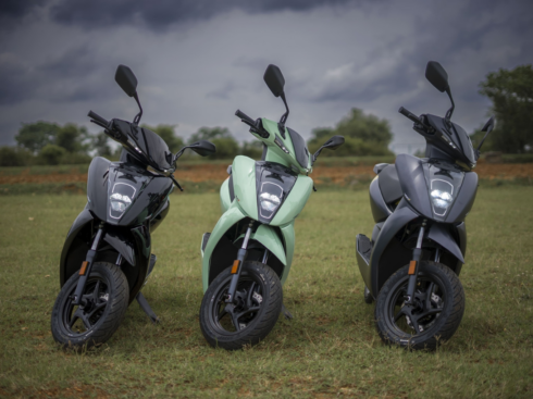 EV 2W Race Heats Up: Ather Energy Cuts Price Of 450S To Take On Rivals Ola Electric, TVS